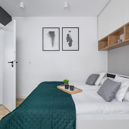 Elegant Apartment In Cracow With Balcony, Parking And Desk By Noclegi Renters Краков Экстерьер фото