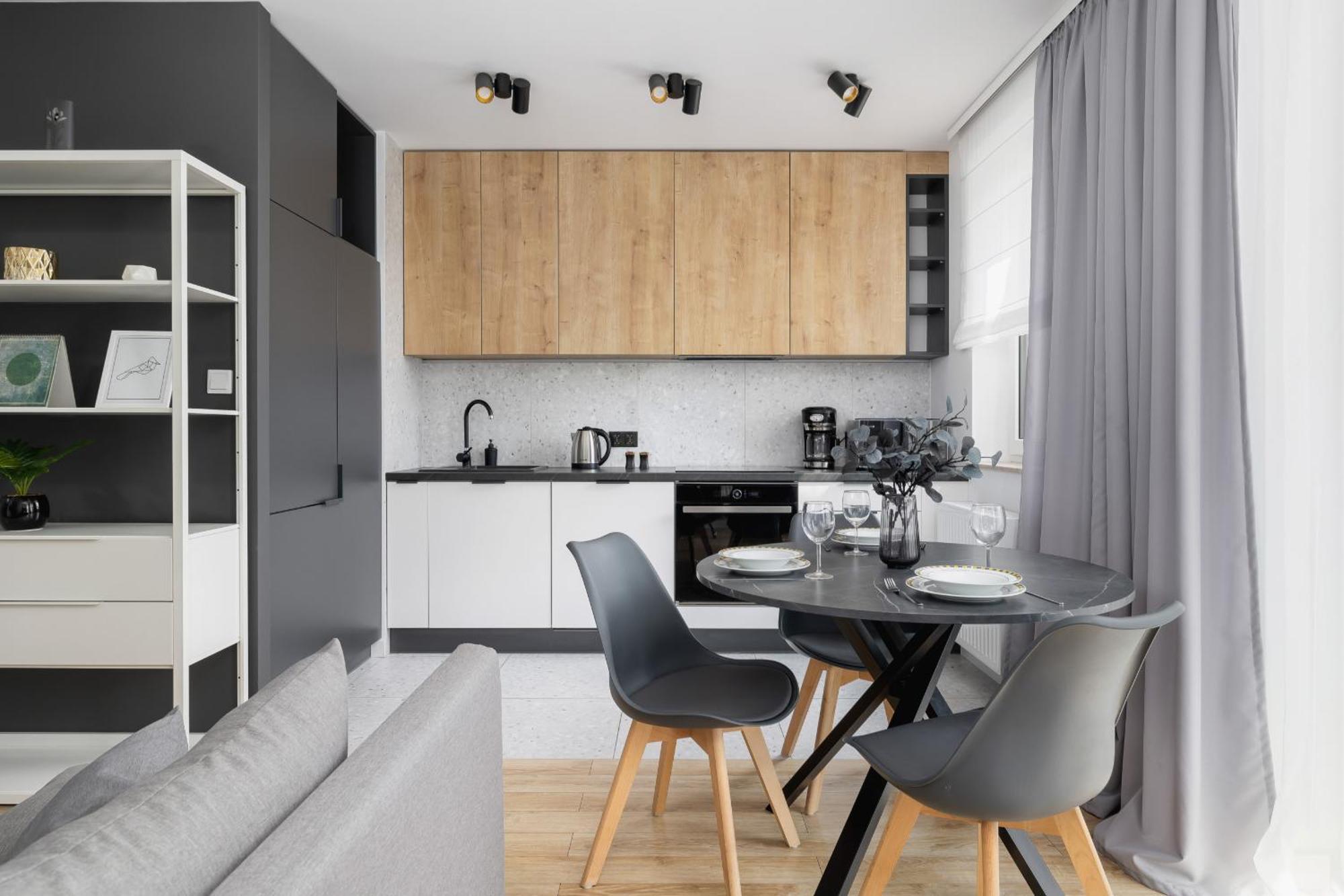 Elegant Apartment In Cracow With Balcony, Parking And Desk By Noclegi Renters Краков Экстерьер фото