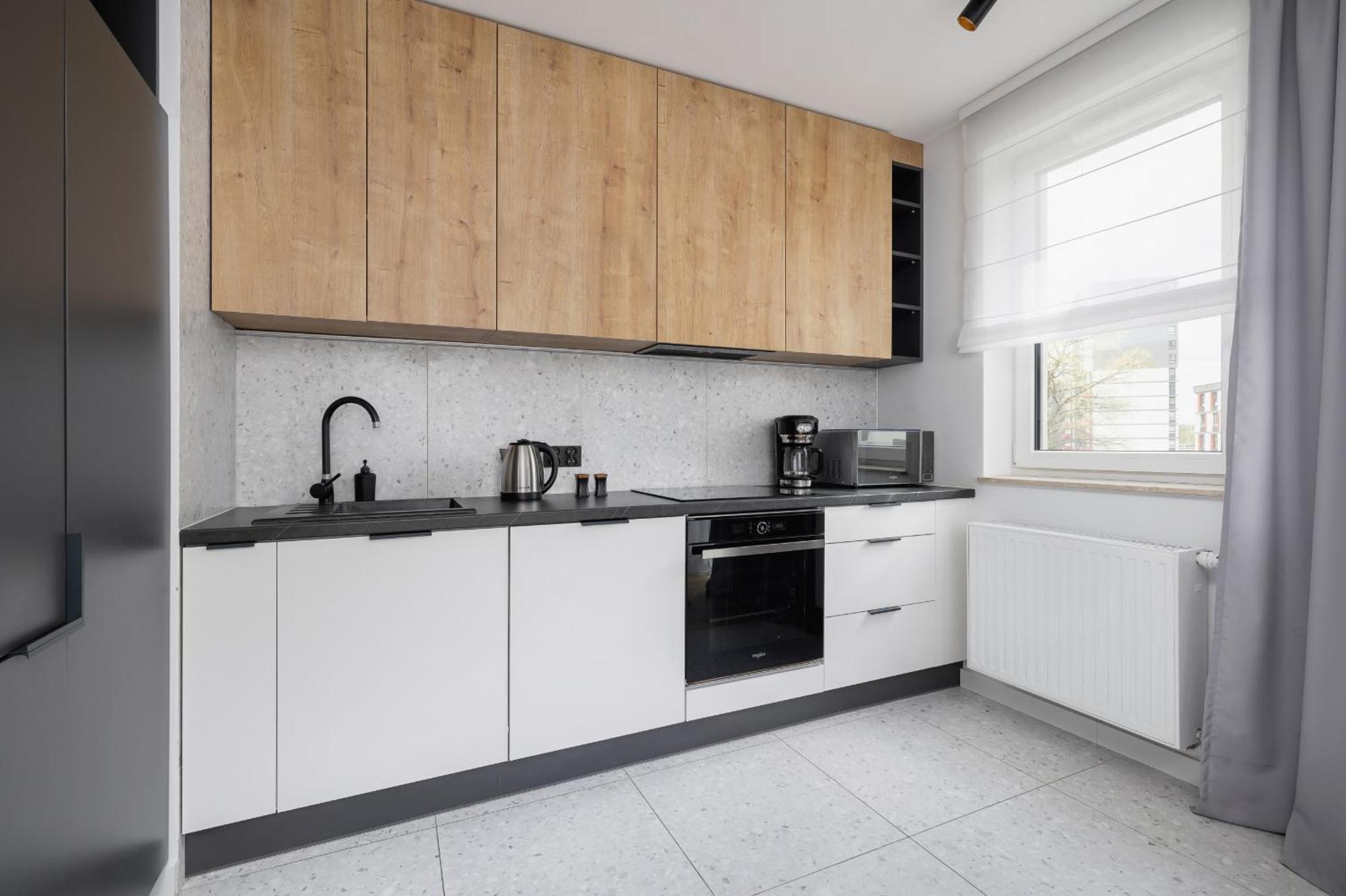 Elegant Apartment In Cracow With Balcony, Parking And Desk By Noclegi Renters Краков Экстерьер фото